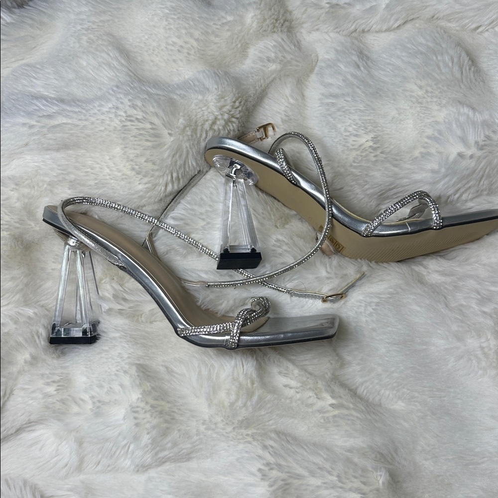 Silver heels 🤍 - Picture 5 of 6